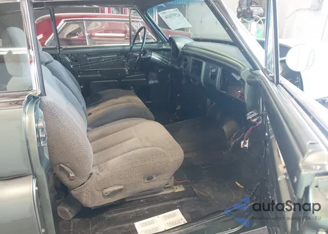 1952 Buick Riviera z USA, uszkodzony, nr VIN 16442915